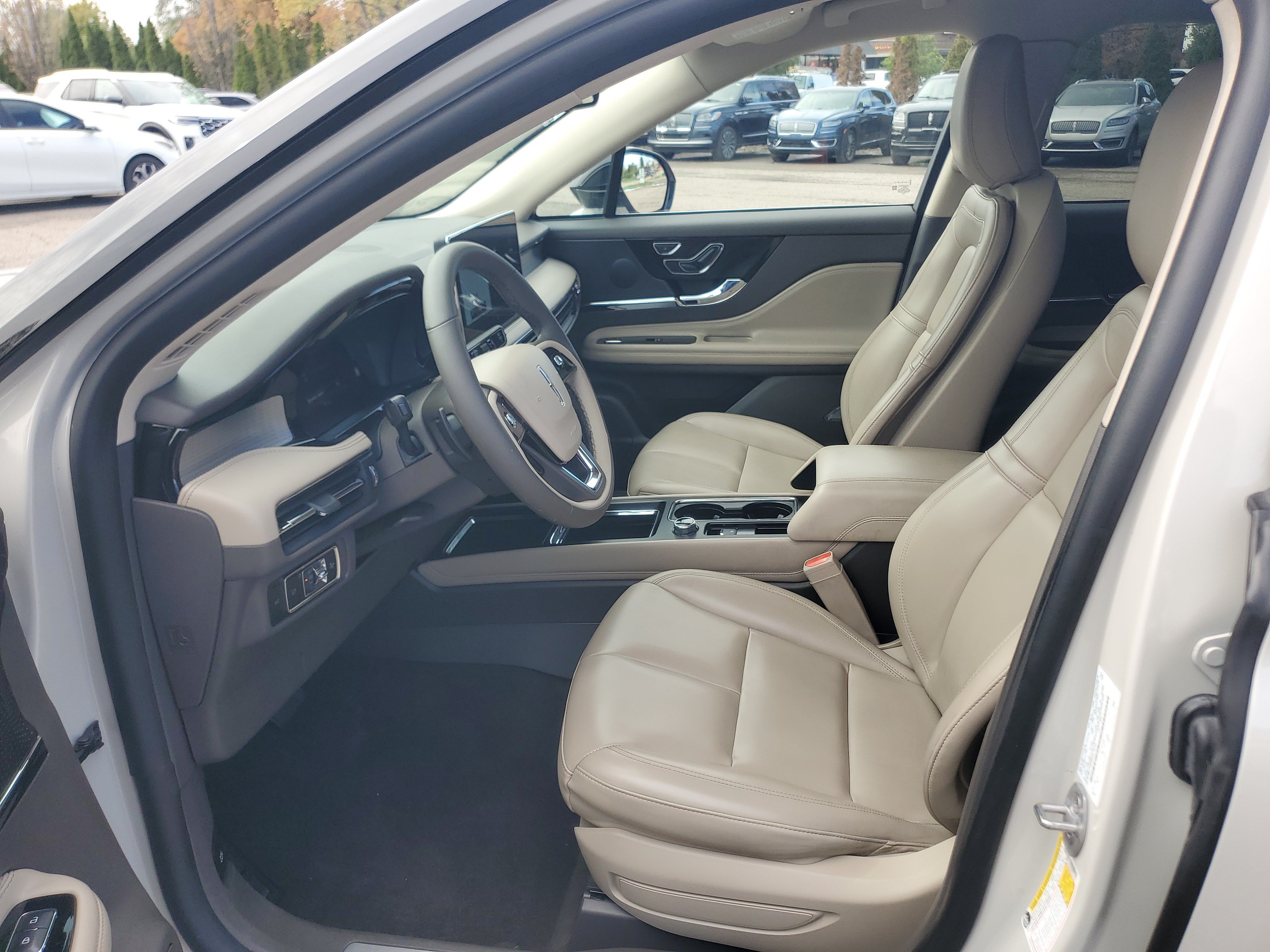 Certified 2024 Lincoln Corsair AWD image 12
