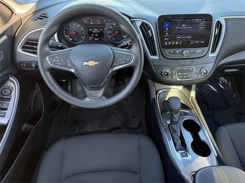 Used 2025 Chevrolet Malibu LT image 12