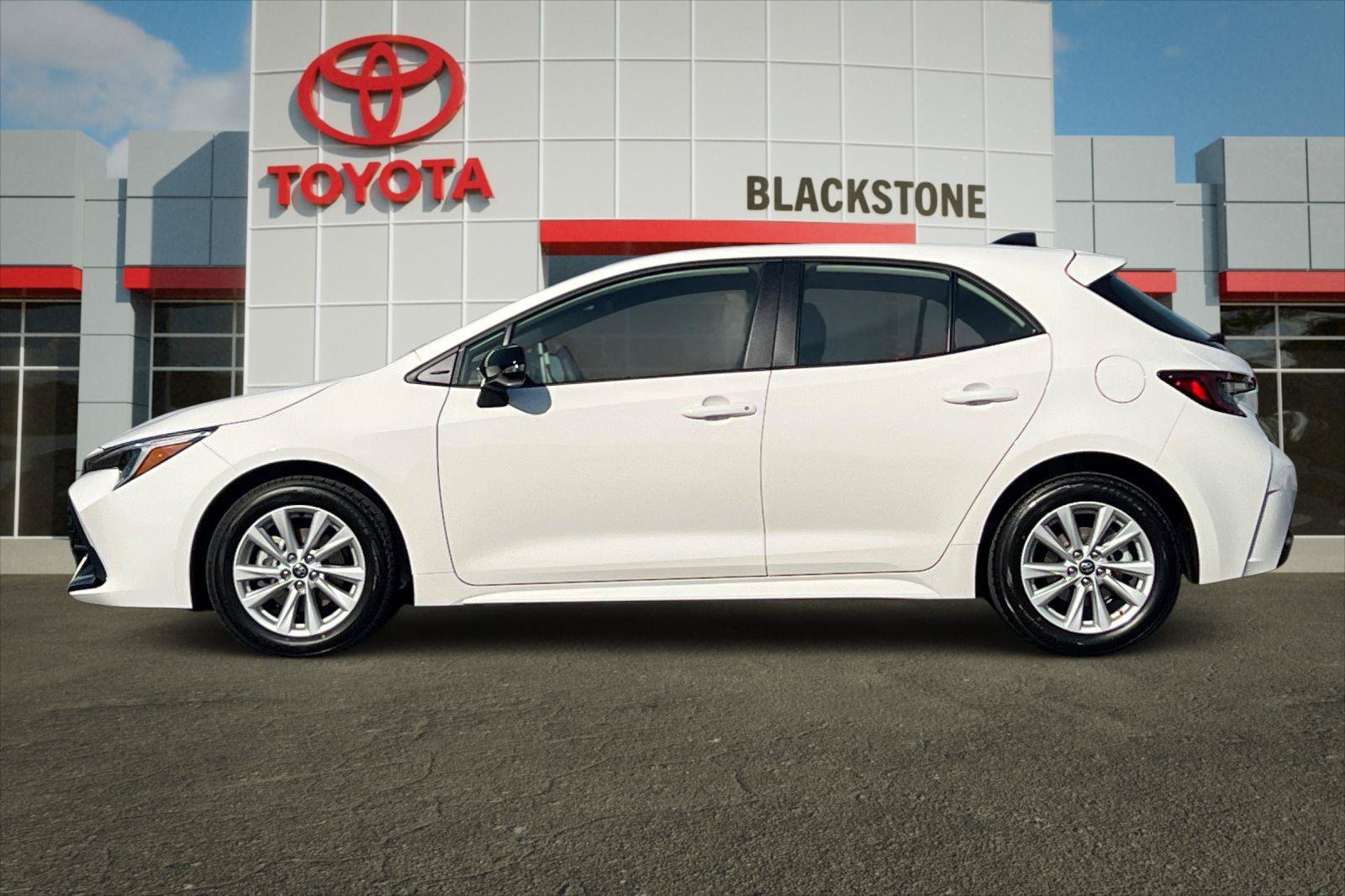 Used 2027 Toyota Corolla SE w/ SE Premium Package FWD image 6