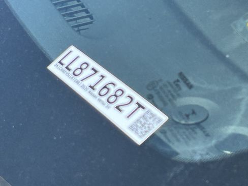 Used 2020 Nissan Versa SV FWD image 16