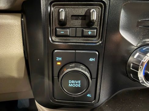 Used 2025 Ford F450 Platinum w/ Platinum Plus Package image 39