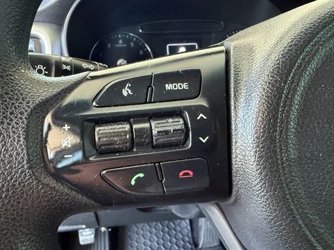 Used 2017 Kia Sorento FWD image 19