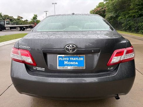 Used 2010 Toyota Camry LE FWD image 4