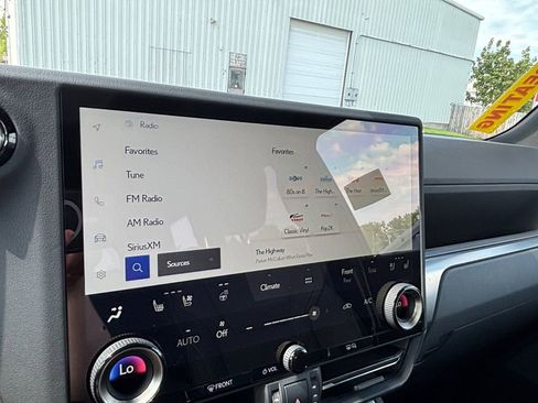 Used 2025 Lexus GX 550 w/ Cold Area Package AWD/4WD image 25