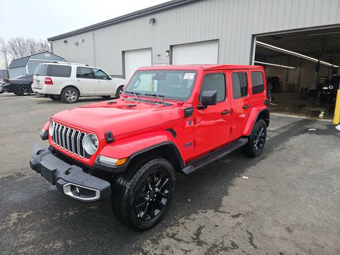 Used 2025 Jeep Wrangler Unlimited Sahara AWD/4WD image 1