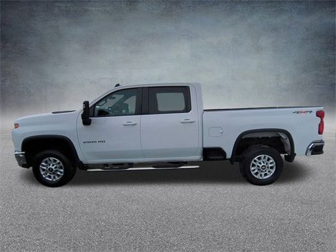 Used 2022 Chevrolet Silverado 2500 LT w/ Snow Plow Prep/Camper Package image 6