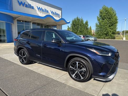 Used 2022 Toyota Highlander XSE image 2