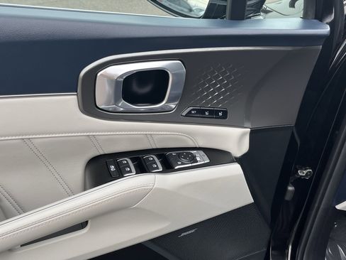 Used 2023 Kia Sorento SX Prestige image 16