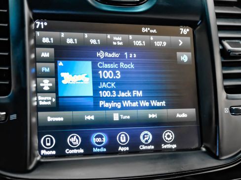 Used 2018 Chrysler 300 S AWD/4WD image 26