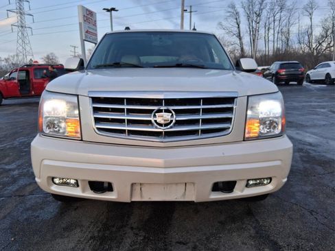 Used 2005 Cadillac Escalade ESV Platinum image 2