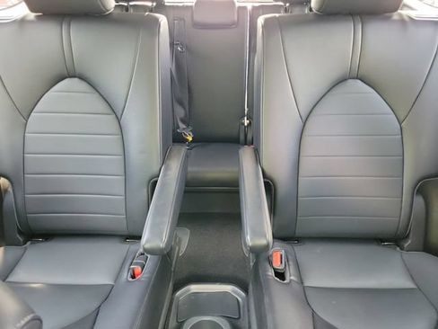 Used 2022 Toyota Highlander XLE FWD image 15