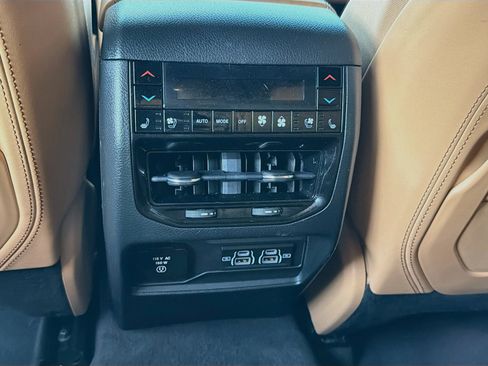 Used 2022 Jeep Grand Cherokee Summit AWD/4WD image 19
