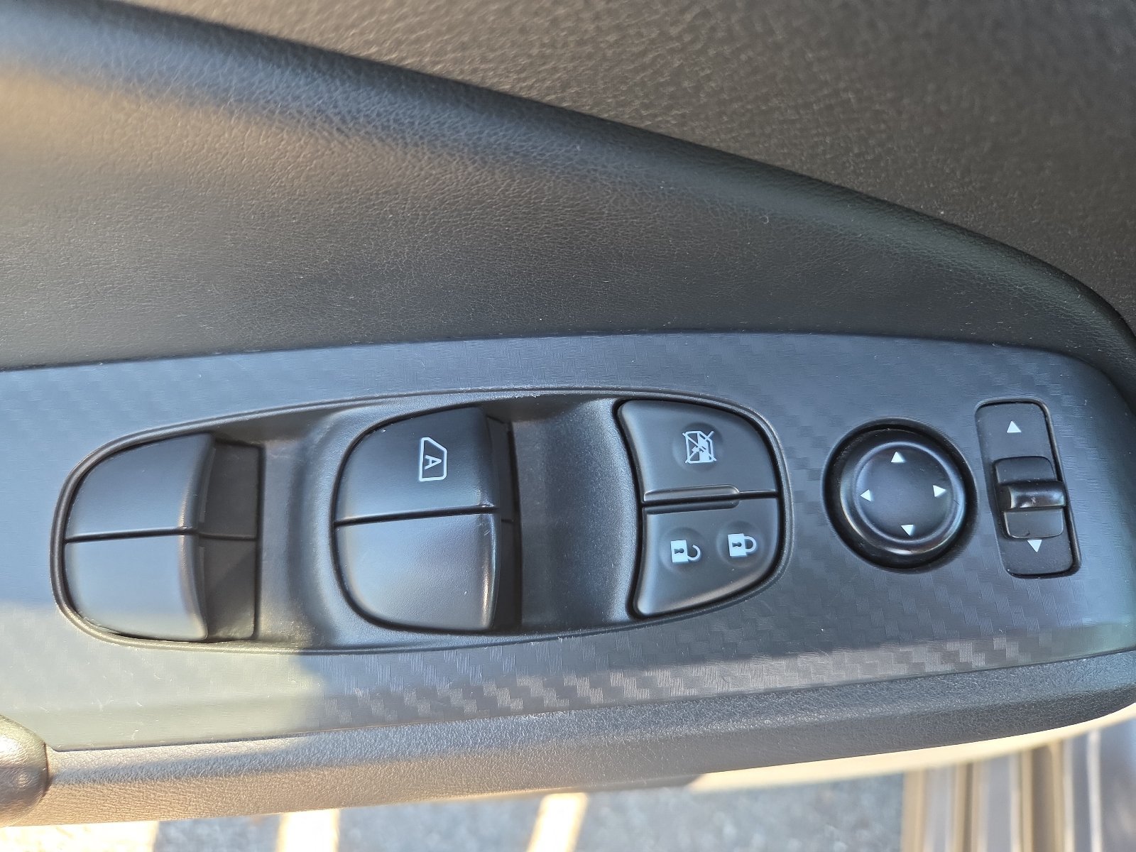 Used 2024 Nissan Altima 2.5 S FWD image 14
