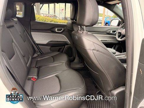 Used 2024 Jeep Compass Latitude w/ Convenience Group AWD/4WD image 18