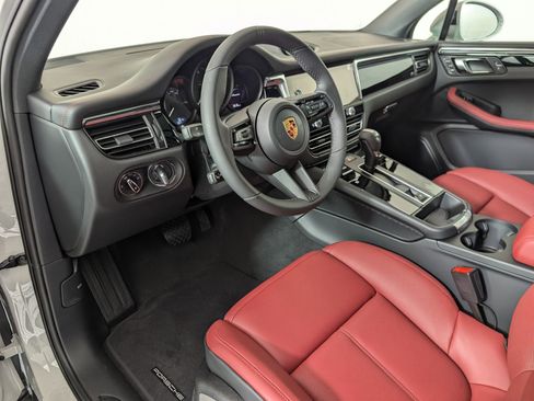 New 2026 Porsche Macan image 4