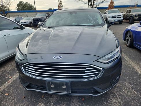 Used 2020 Ford Fusion SE image 2