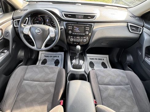 Used 2016 Nissan Rogue SV image 16