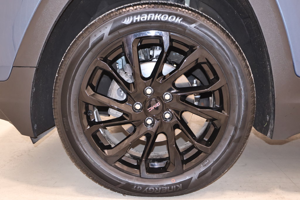 Used 2024 GMC Terrain SLT w/ Elevation Edition AWD/4WD image 40
