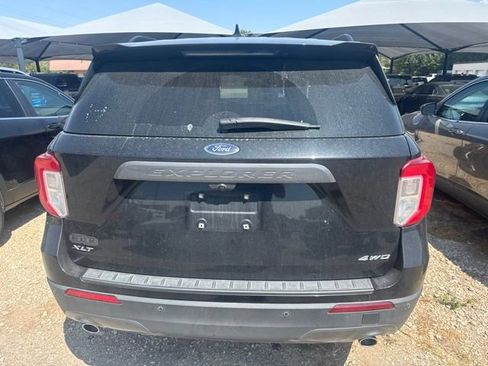 Used 2022 Ford Explorer XLT w/ Equipment Group 202A AWD/4WD image 5