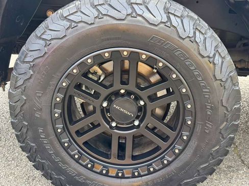 Used 2019 Toyota Tundra SR5 w/ TRD Off Road Package image 16