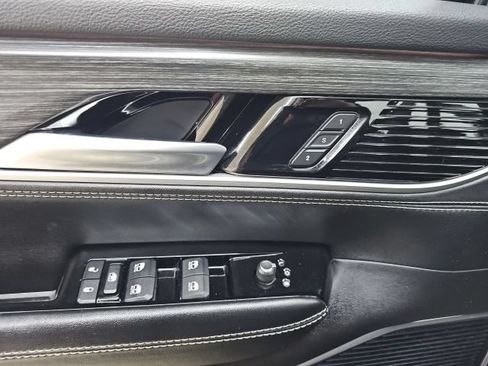 Used 2024 Jeep Wagoneer L Series II w/ Flexible Seating Group AWD/4WD image 28