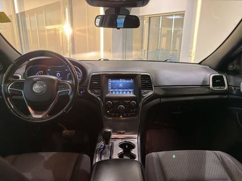 Used 2021 Jeep Grand Cherokee Laredo image 16