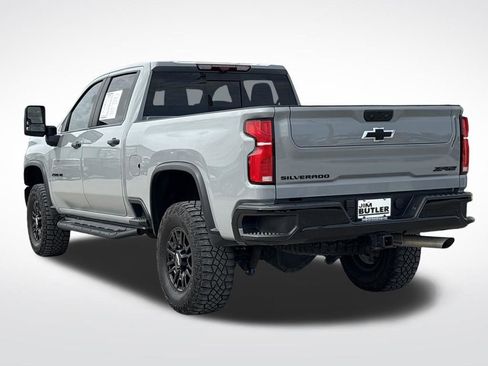 Used 2024 Chevrolet Silverado 2500 ZR2 w/ Technology Package AWD/4WD image 4