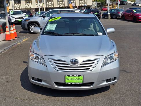 Used 2007 Toyota Camry XLE FWD image 2
