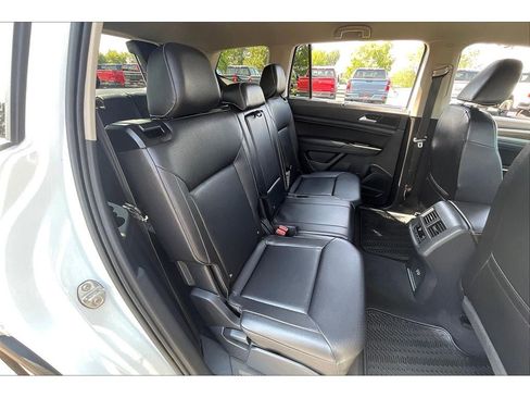 Used 2021 Volkswagen Atlas SE image 27