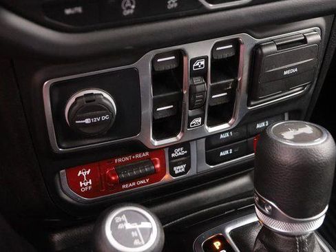 Used 2025 Jeep Wrangler Unlimited Rubicon AWD/4WD image 19