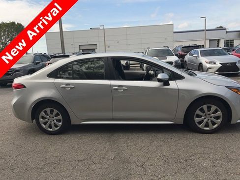 Used 2021 Toyota Corolla LE image 9