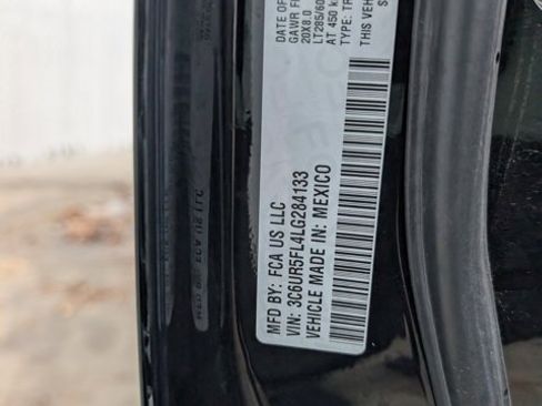 Used 2020 RAM 2500 Laramie w/ Night Edition image 23