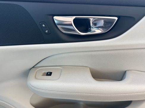 Used 2019 Volvo S60 T6 Momentum w/ Premium Package AWD/4WD image 18