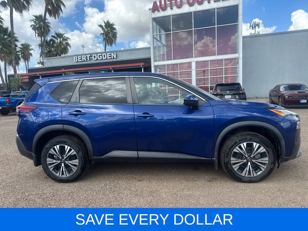 Used 2022 Nissan Rogue SV FWD image 3