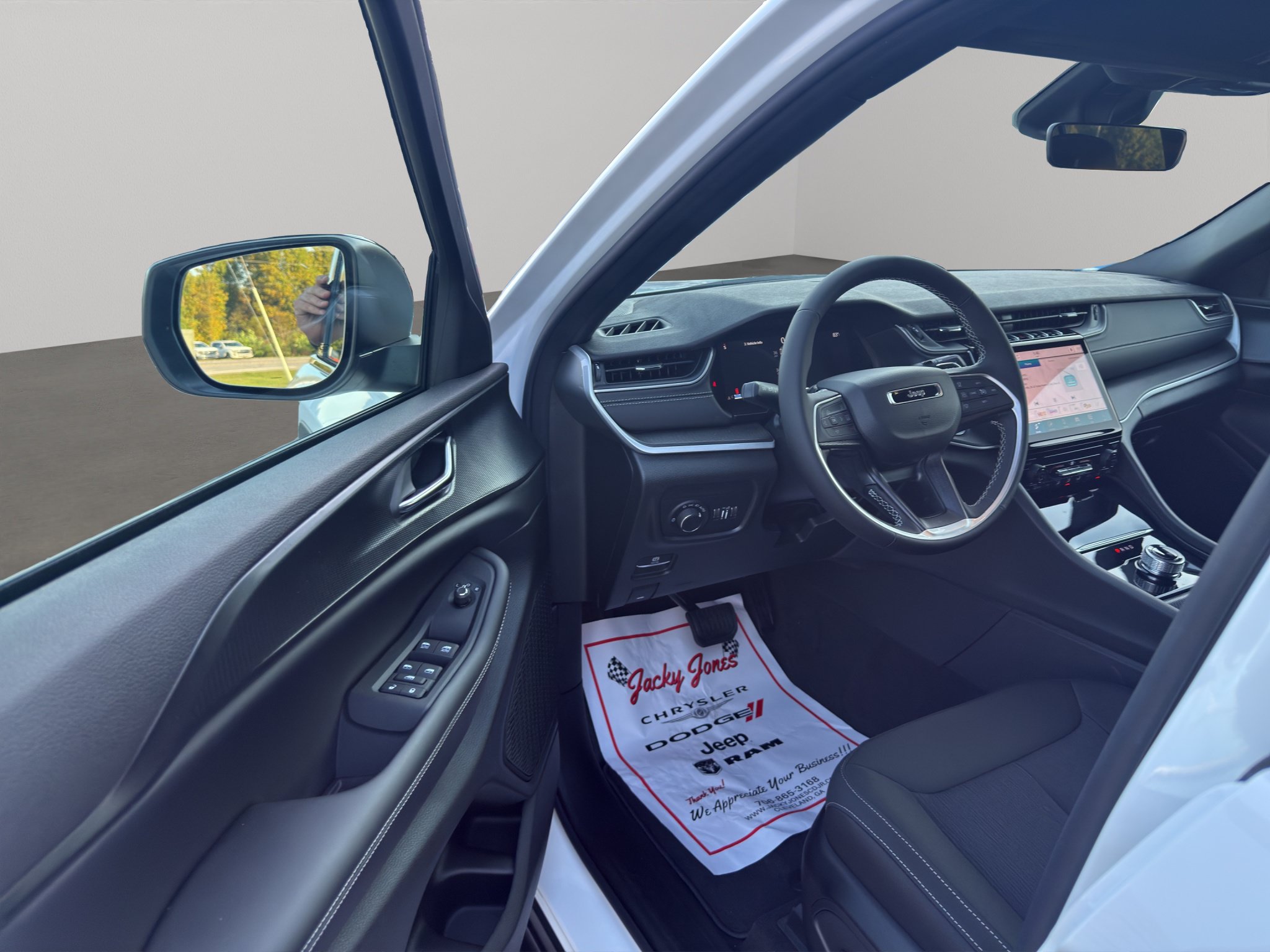 New 2027 Jeep Grand Cherokee Laredo RWD image 6