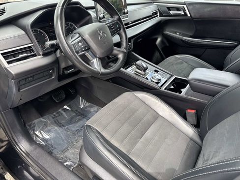 Used 2024 Mitsubishi Outlander FWD image 15