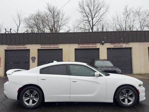 Used 2015 Dodge Charger SXT w/ Driver Confidence Group image 7