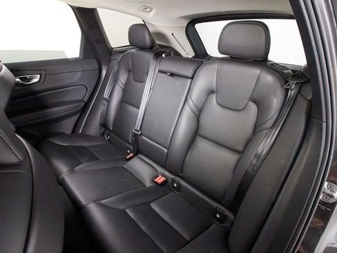 Certified 2025 Volvo XC60 B5 Core AWD/4WD image 22