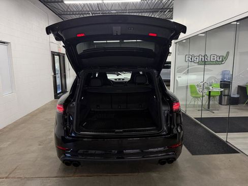 Used 2021 Porsche Cayenne Turbo AWD/4WD image 18