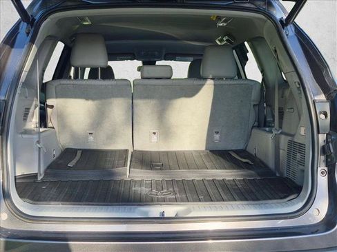 Used 2018 Toyota Highlander Plus FWD image 6