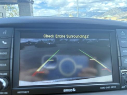 Used 2014 Chrysler Town & Country Touring FWD image 16