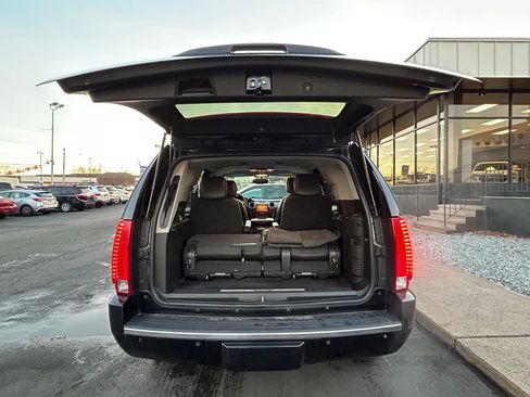 Used 2014 Cadillac Escalade Luxury image 13