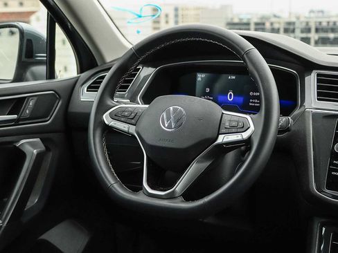 Used 2022 Volkswagen Tiguan SE FWD image 14