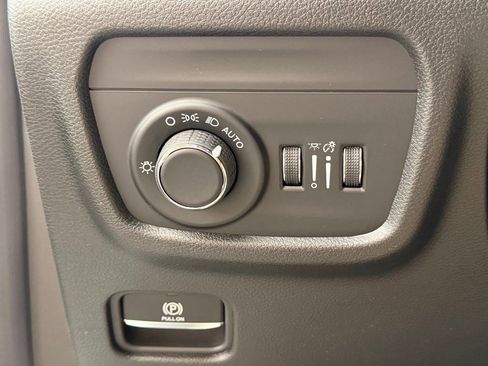 New 2025 Jeep Grand Cherokee L Laredo image 23