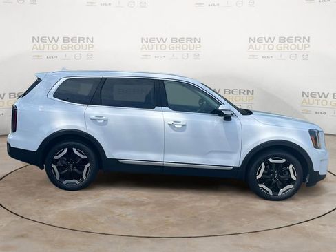 Used 2024 Kia Telluride EX FWD image 6