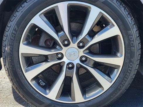 Used 2019 Hyundai Elantra GT image 17