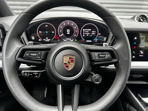 Certified 2025 Porsche Cayenne Coupe image 15