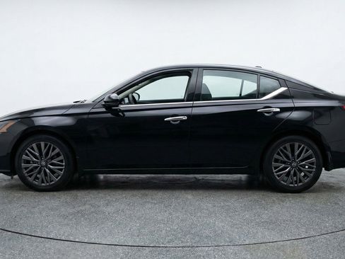 Used 2025 Nissan Altima 2.5 SV FWD image 5