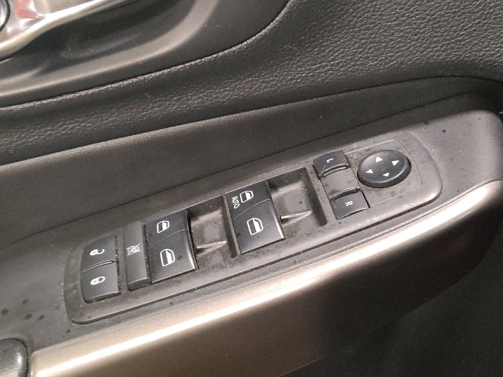 Used 2019 Jeep Cherokee Latitude w/ Popular Appearance Group FWD image 27