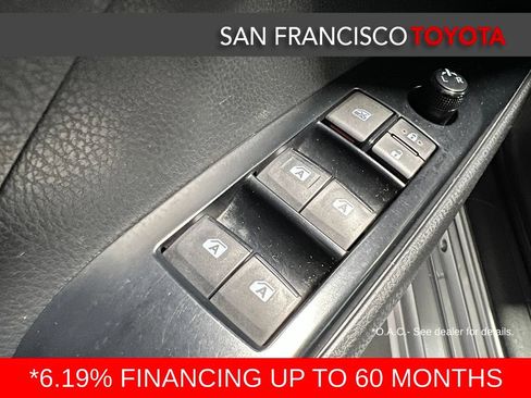 Certified 2018 Toyota Camry SE FWD image 33